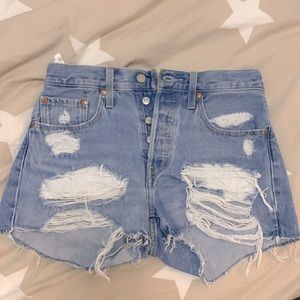 NWOT Levi’s Ripped High-Waisted Shorts